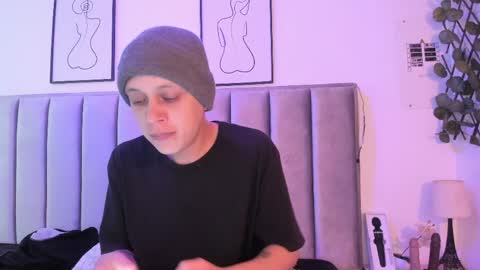 Sara Help me reach 1000 followers online show from April 13, 2026, 1:27 pm