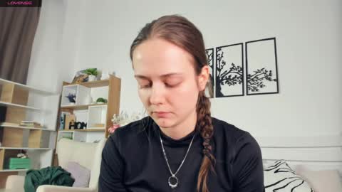 Elis online show from April 15, 2026, 7:58 pm