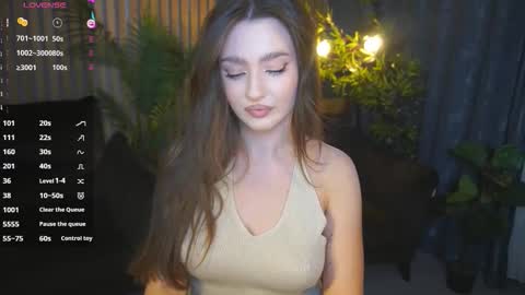 Snapshot of oceaneyessss_ chatting on October 18, 2025, 7:36 pm Kristina online show from October 18, 2025, 7:36 pm