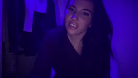 Snapshot of oceanxalara22_xo chatting on October 29, 2025, 2:36 am A L A R A  online show from October 29, 2025, 2:36 am