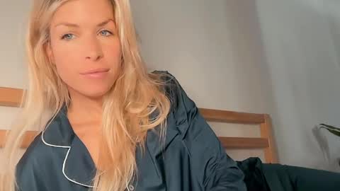 hi im Janasmall boobs big heart  warm pussy  online show from April 9, 2026, 9:36 am