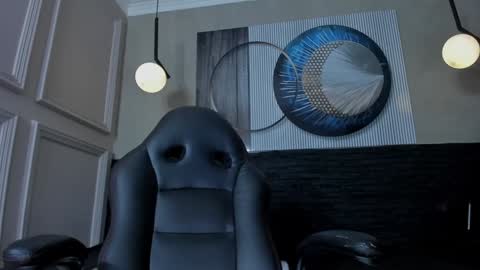 independent model online show from January 24, 2025, 4:49 pm