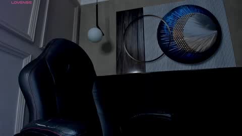 independent model online show from January 28, 2025, 4:52 pm