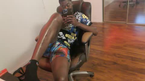 Snapshot of officialmoneyxxx chatting on April 24, 2026, 4:31 pm Money online show from April 24, 2026, 4:31 pm