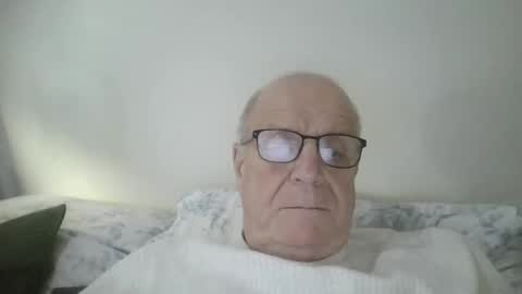 Snapshot of oggi95 chatting on February 13, 2025, 3:03 pm oggi95 online show from February 13, 2025, 3:03 pm