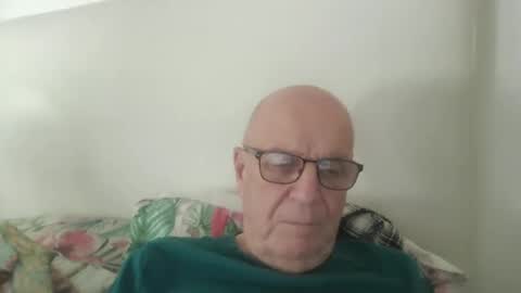 Snapshot of oggi95 chatting on September 30, 2025, 12:54 pm oggi95 online show from September 30, 2025, 12:54 pm