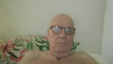 Snapshot of oggi95 chatting on October 5, 2025, 6:34 am oggi95 online show from October 5, 2025, 6:34 am