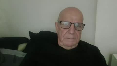 Snapshot of oggi95 chatting on November 13, 2025, 3:22 pm oggi95 online show from November 13, 2025, 3:22 pm