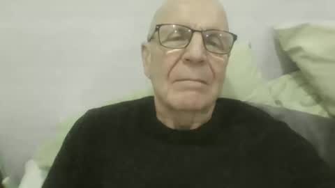 Snapshot of oggi95 chatting on November 16, 2025, 8:47 pm oggi95 online show from November 16, 2025, 8:47 pm