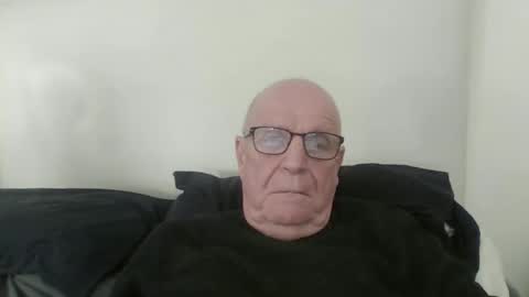 Snapshot of oggi95 chatting on November 21, 2025, 12:04 pm oggi95 online show from November 21, 2025, 12:04 pm