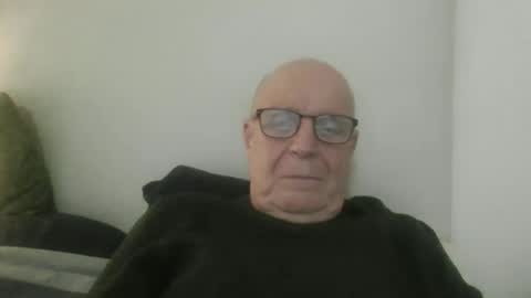 Snapshot of oggi95 chatting on November 26, 2025, 4:41 pm oggi95 online show from November 26, 2025, 4:41 pm