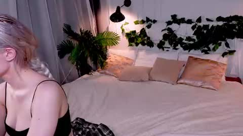Snapshot of oh__lily chatting on July 10, 2026, 2:08 pm Lily online show from July 10, 2026, 2:08 pm