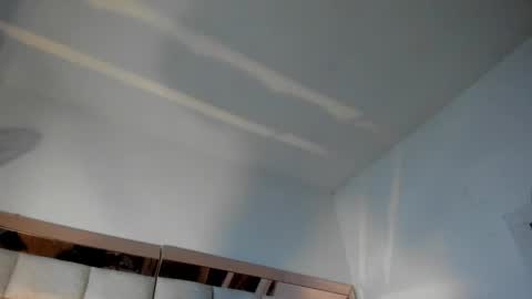 Holly  online show from April 15, 2026, 4:30 am