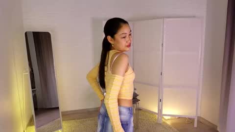 Laura online show from October 22, 2025, 2:06 pm