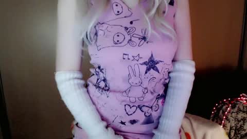 Snapshot of oh_pichuu chatting on April 25, 2026, 5:54 pm Milly online show from April 25, 2026, 5:54 pm