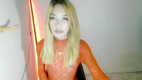 ohmyalessandraxcx online show from September 19, 2025, 1:45 pm