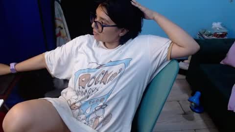 Snapshot of ohmysqueak chatting on July 17, 2026, 12:28 am ohmysqueak online show from July 17, 2026, 12:28 am
