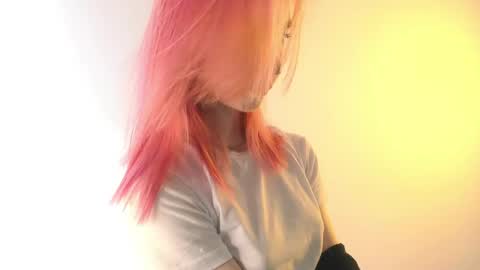 Emi and Ohpi online show from April 23, 2026, 12:29 pm