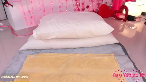 ohyesly_ online show from February 12, 2026, 10:10 am