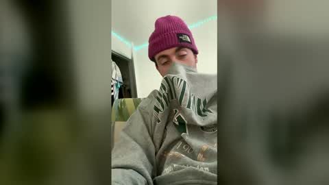 W online show from March 20, 2026, 10:47 pm