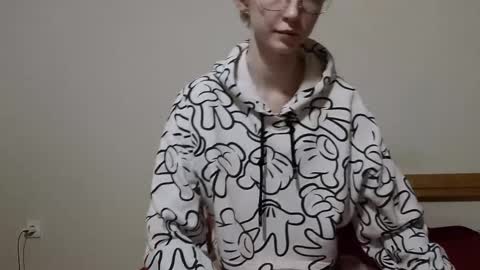 Ola dushek online show from April 22, 2026, 6:42 pm