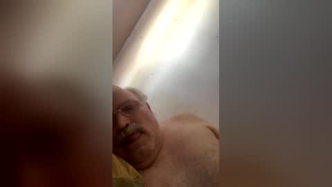 Snapshot of old279093 chatting on May 19, 2026, 7:20 pm old279093 online show from May 19, 2026, 7:20 pm