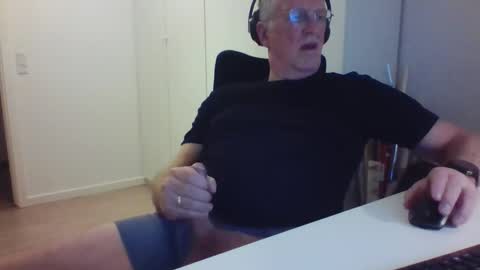 Snapshot of oldth chatting on March 1, 2025, 10:21 pm oldth online show from March 1, 2025, 10:21 pm