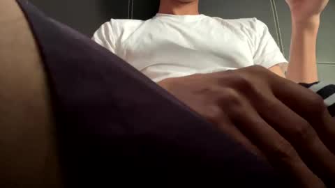 Snapshot of oliver__4587 chatting on November 9, 2025, 2:15 pm oliver__4587 online show from November 9, 2025, 2:15 pm