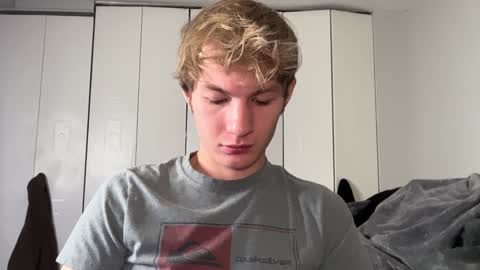 Snapshot of oliver_beck chatting on December 8, 2024, 2:18 am Oliver Beck online show from December 8, 2024, 2:18 am