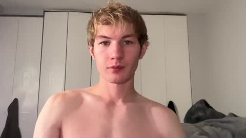 Snapshot of oliver_beck chatting on December 9, 2024, 2:02 am Oliver Beck online show from December 9, 2024, 2:02 am