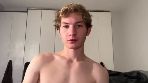 Snapshot of oliver_beck chatting on December 10, 2024, 2:38 am Oliver Beck online show from December 10, 2024, 2:38 am