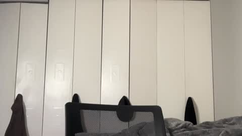 Snapshot of oliver_beck chatting on December 11, 2024, 2:52 am Oliver Beck online show from December 11, 2024, 2:52 am