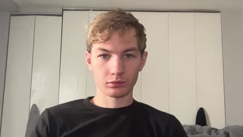 Snapshot of oliver_beck chatting on December 14, 2024, 7:03 pm Oliver Beck online show from December 14, 2024, 7:03 pm