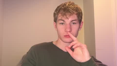 Snapshot of oliver_beck chatting on December 28, 2024, 2:43 am Oliver Beck online show from December 28, 2024, 2:43 am