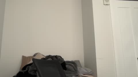 Snapshot of oliver_beck chatting on January 7, 2025, 8:42 pm Oliver Beck online show from January 7, 2025, 8:42 pm