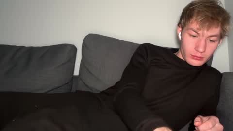 Snapshot of oliver_beck chatting on January 9, 2025, 1:50 am Oliver Beck online show from January 9, 2025, 1:50 am