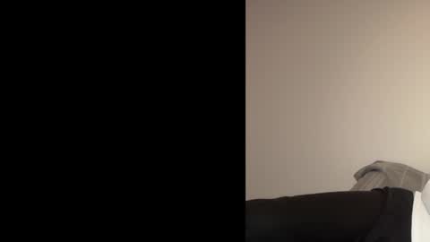 Snapshot of oliver_beck chatting on January 20, 2025, 2:01 am Oliver Beck online show from January 20, 2025, 2:01 am