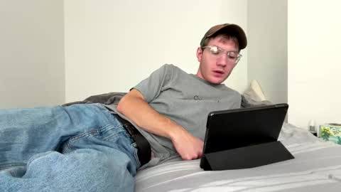 Snapshot of oliver_beck chatting on October 19, 2025, 7:58 pm Oliver Beck online show from October 19, 2025, 7:58 pm