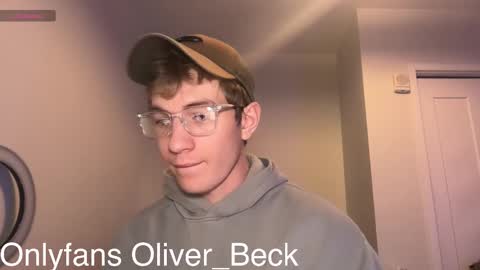 Snapshot of oliver_beck chatting on November 14, 2025, 4:00 am Oliver Beck online show from November 14, 2025, 4:00 am