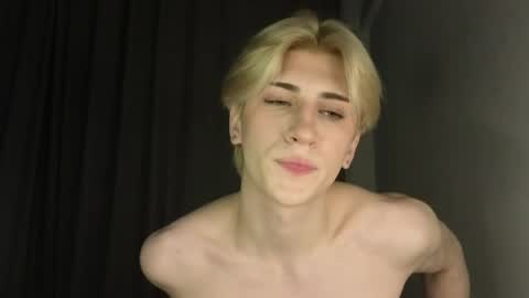 Snapshot of oliver_star_boy chatting on May 18, 2026, 4:57 pm oliver online show from May 18, 2026, 4:57 pm