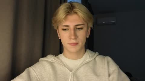 Snapshot of oliver_star_boy chatting on May 25, 2026, 12:00 pm oliver online show from May 25, 2026, 12:00 pm