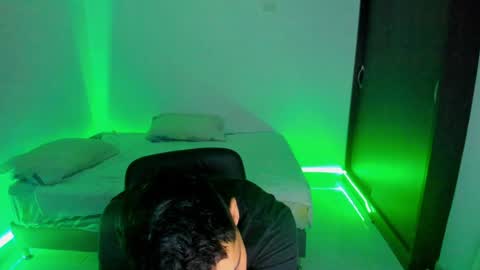 Snapshot of oliverbennet chatting on January 18, 2025, 11:55 pm Oliver bennet online show from January 18, 2025, 11:55 pm