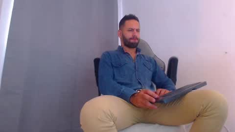 oliver online show from December 27, 2024, 9:11 pm