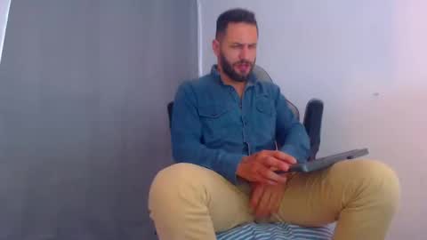 oliver online show from December 30, 2024, 6:05 pm