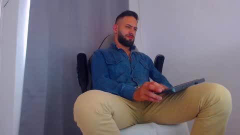 oliver online show from February 16, 2025, 9:05 pm