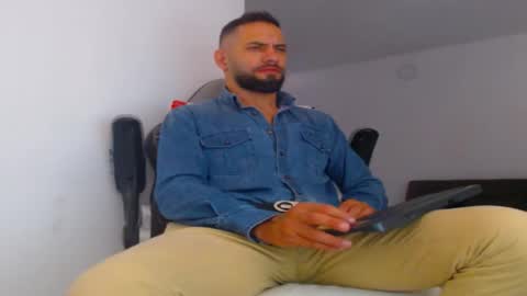 oliver online show from September 26, 2025, 5:39 pm