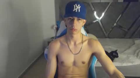 Snapshot of oliverthompson_01 chatting on October 10, 2025, 7:51 am oliverthompson_01 online show from October 10, 2025, 7:51 am