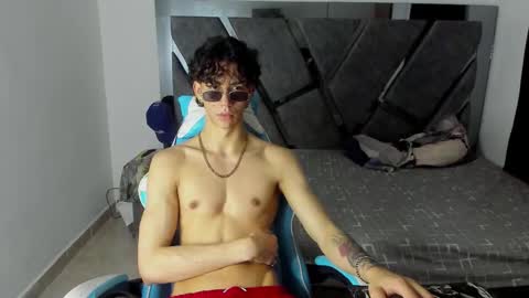 Snapshot of oliverthompson_01 chatting on October 11, 2025, 7:51 am oliverthompson_01 online show from October 11, 2025, 7:51 am