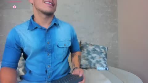 Snapshot of oliverwyse chatting on June 16, 2026, 12:46 am Oliver online show from June 16, 2026, 12:46 am