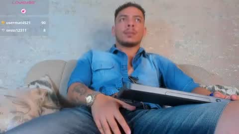 Snapshot of oliverwyse chatting on July 3, 2026, 8:37 pm Oliver online show from July 3, 2026, 8:37 pm